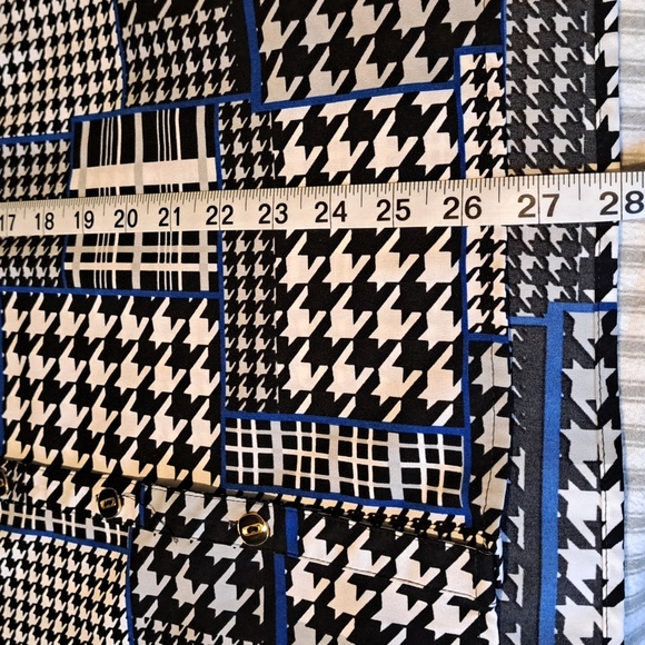 Notations xl button down tunic with a fun stylish print. - Picture 5 of 13